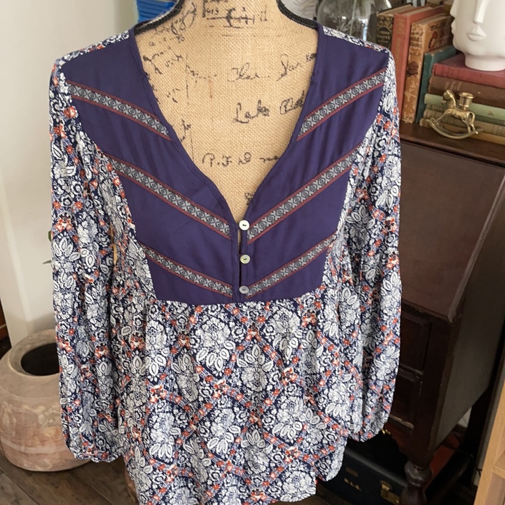 Blue Rair Blouse - Picture 2 of 8